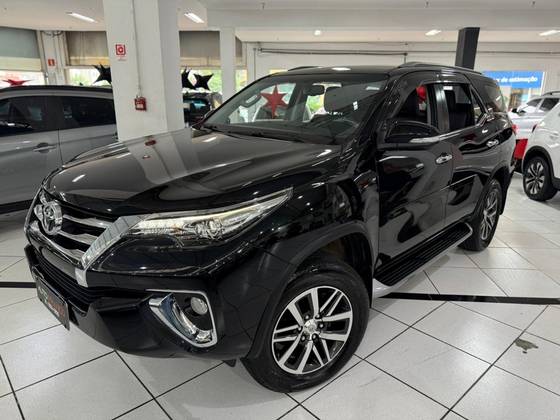 TOYOTA HILUX SW4 4.0 SRX 4X4 7 LUGARES V6 24V GASOLINA 4P AUTOMÁTICO